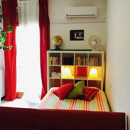 Mari & Popi's House アパート
